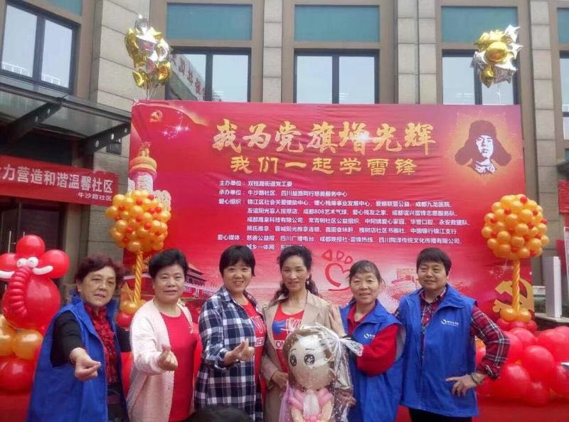 带领会员参加社区公益活动.jpg